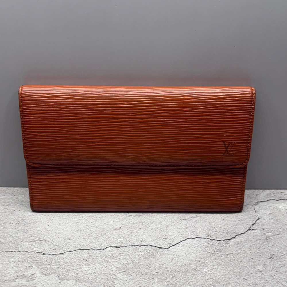 Louis Vuitton vintage EPI wallet with UNBRANDED CHAIN